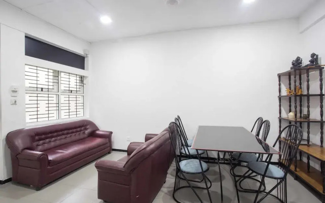 Manning 2BR Apartment in Wellawatta with AC