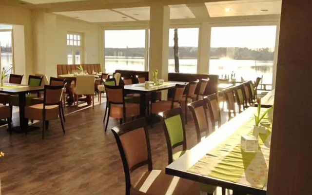Strandhotel & Restaurant Mirow