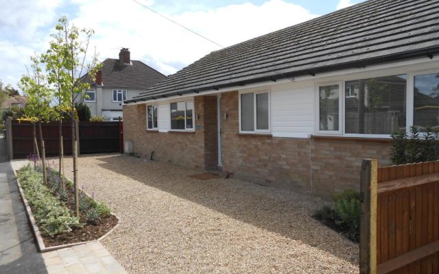 Luxury 4 Bed 3 Bathroom Bungalow , South West of London, The Dapples
