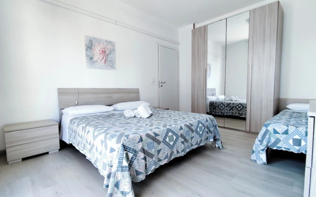 Spacious Flat With Balcony by the sea