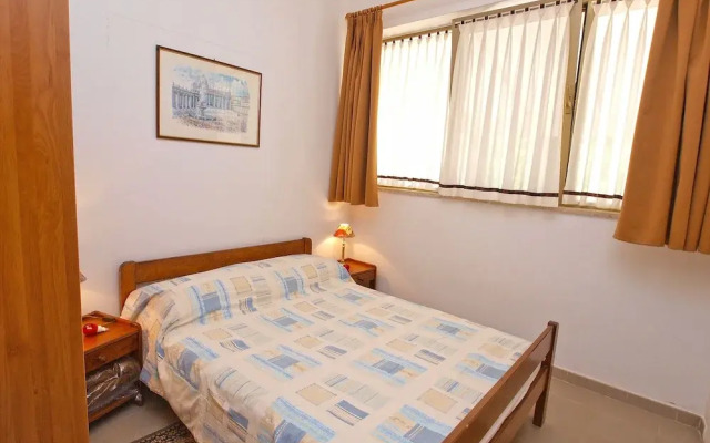 Apartment 894