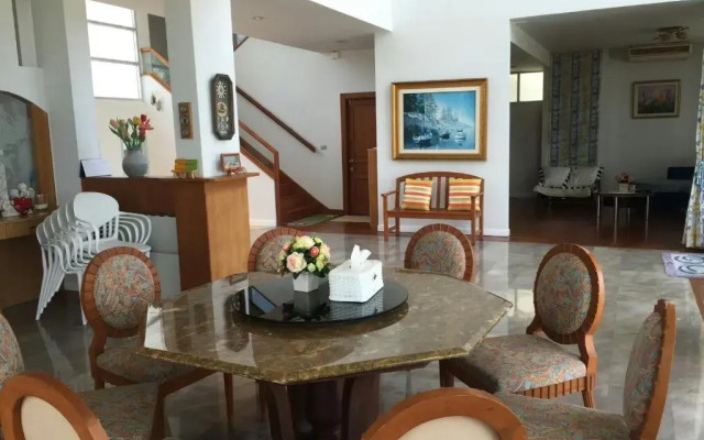 Private Beach Front 5 Bedrooms House