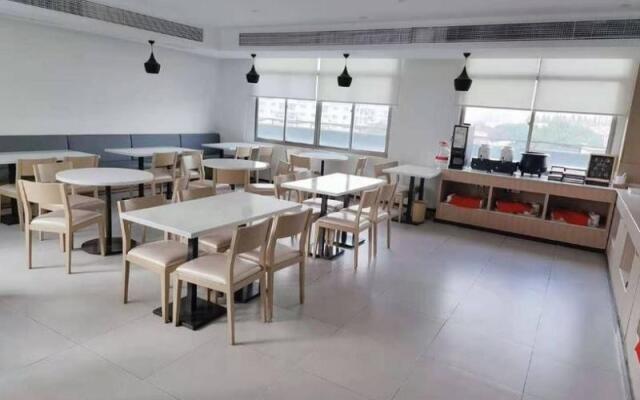 Hanting Hotel Shanghai Caolu Metro Station