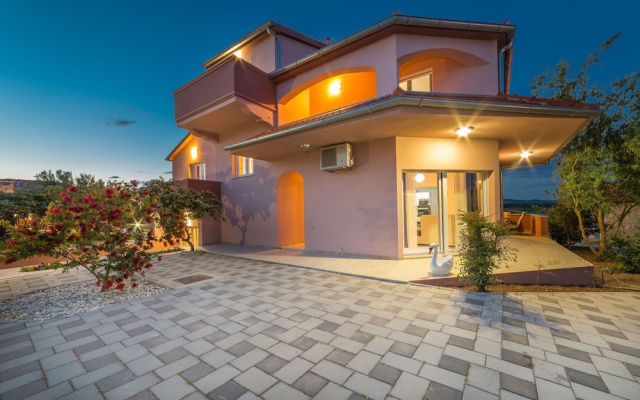 Villa Caper