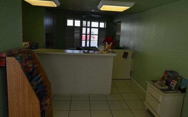 Holiday Shores Beach Club