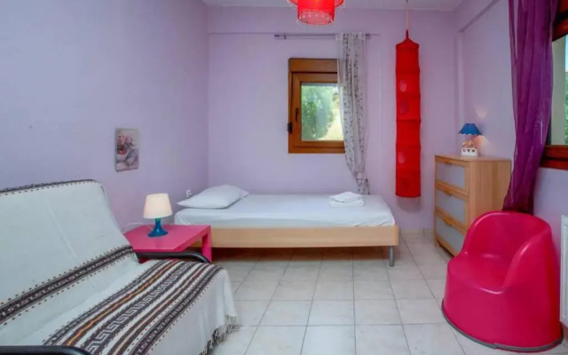 Family 5-bdrm villa with sea views on private land