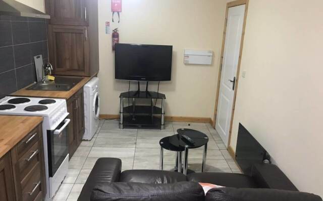 Contemporary 2 bed Apt 13