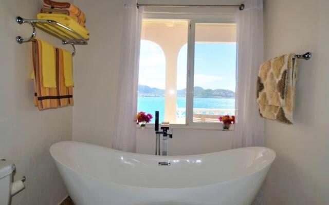 Caribbean Chic ocean front home 3 min to beach