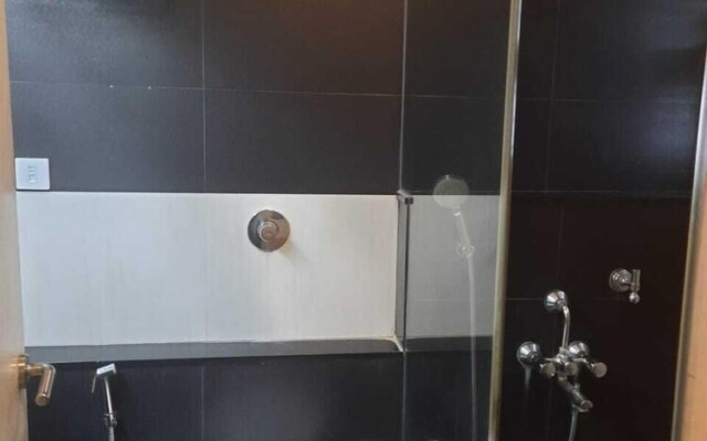Roseline Suites - A Business Hotel
