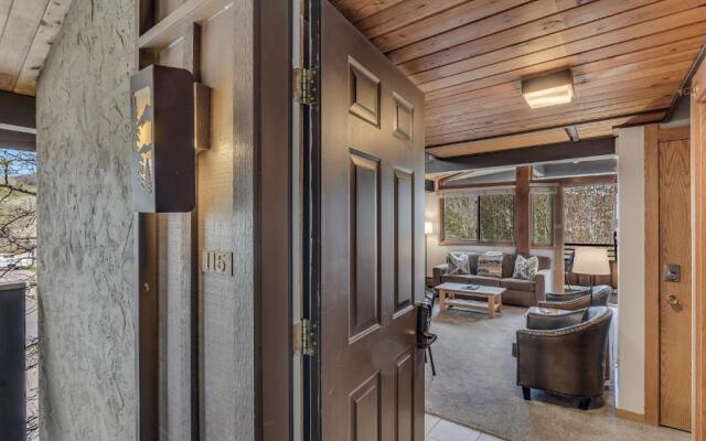 Laurelwood Condominiums Studio Deluxe Unit 115