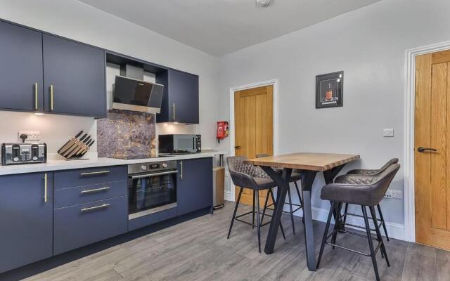 Luxury Spacious Pad with Games Room