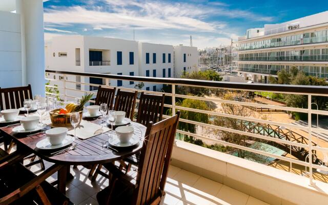 B19 - Marina Club Apartment
