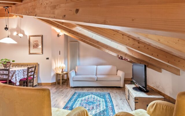 Belvilla by OYO Charming Apartment in Brez With TV