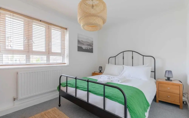 Spacious 3BD Flat, Close to Tube - Fulham!