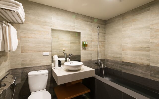 Ruocing Hot Spring Hotel