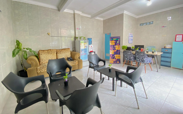 RedDoorz Plus near Cito Mall Surabaya