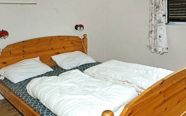 4 Person Holiday Home in Høyheimsvik