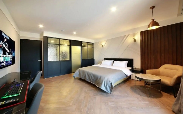Gimpo Assem Hotel