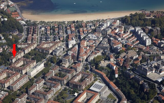 Playa de Ondarreta Apartment by FeelFree Rentals