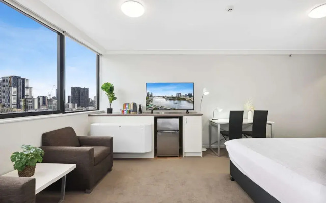 Central Brisbane Studio With Stunning River Views