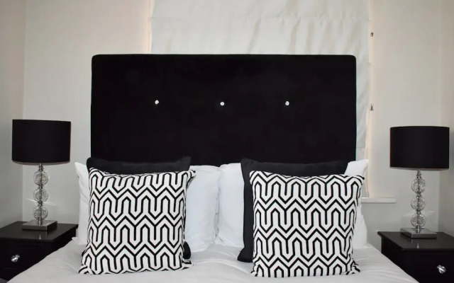 The Orient - Super Cool and Central - Sleeps 2