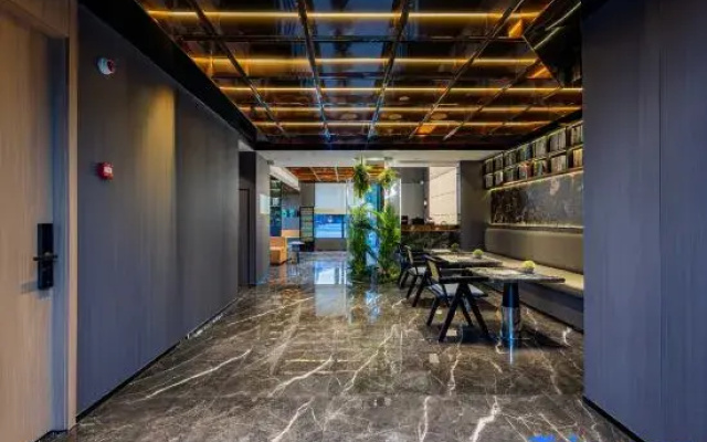 Ningbo Guanzhi M Hotel (Fubang Plaza Changjiang Road Subway Station)