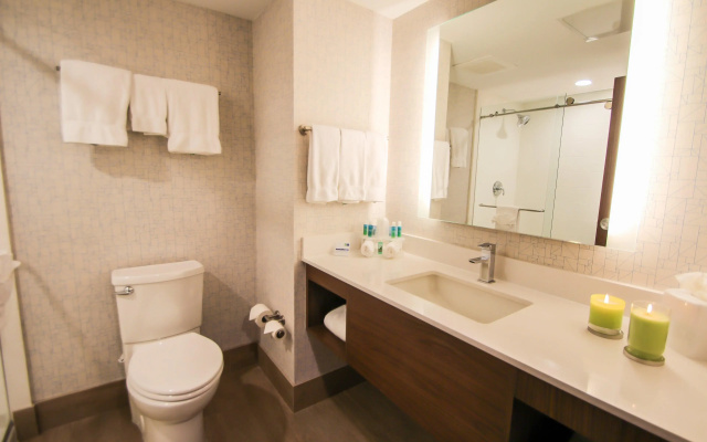 Holiday Inn Express & Suites Miami Airport East by IHG