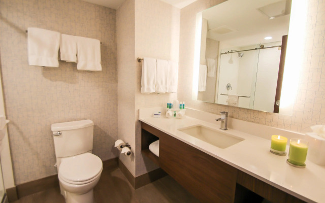 Holiday Inn Express & Suites Miami Airport East, an IHG Hotel