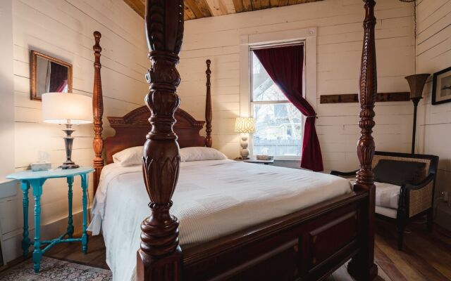 The Gilded Drifter Inn