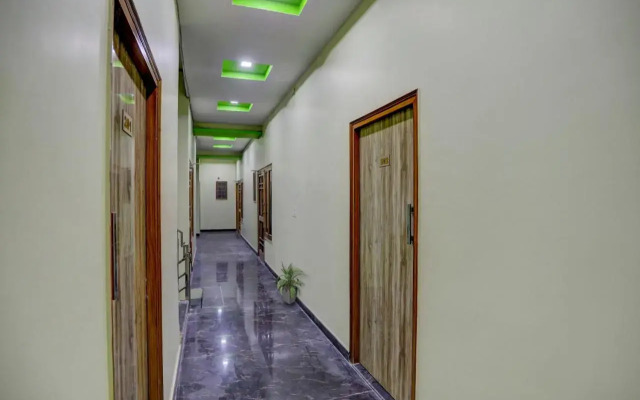 OYO Flagship 702327 D.S. Guest House