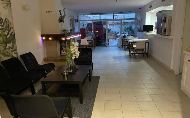 Wellamar Hotel & Apartments