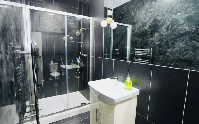 F3 Cranbrook Stunning Apt Free Parking