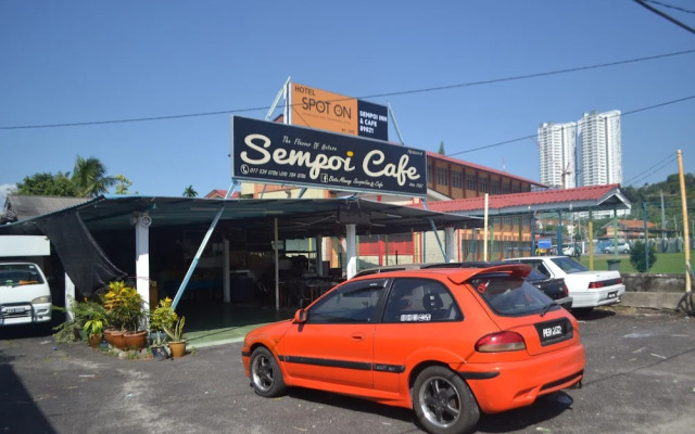 SPOT ON 89821 Batu Maung Sempoi Inn And Cafe