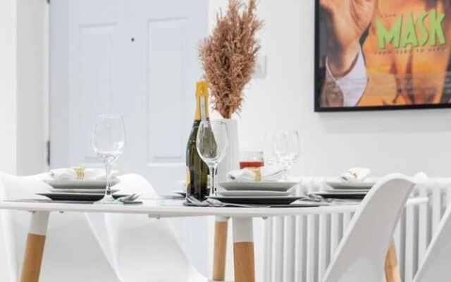 Livestay - 2 Bed Hollywood Movie Themed Apt