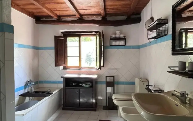 Casale Rustico con Piscina Privata e Ampio Parco
