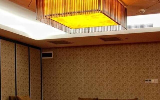 Rongcheng Celebrity Hotel High Speed Rail Station Shop