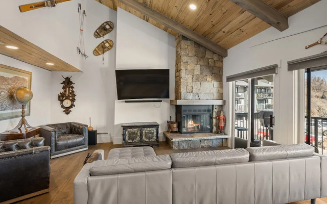 Central Aspen Condo Walk to Gondola & Ruby Park - LC5