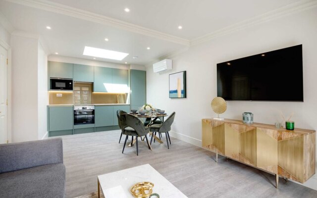 Marble Arch Suite 8-hosted by Sweetstay