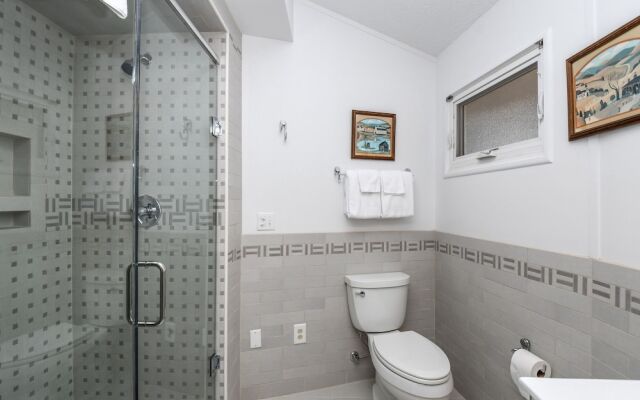 Retro Lake Landing 3 Bedroom House