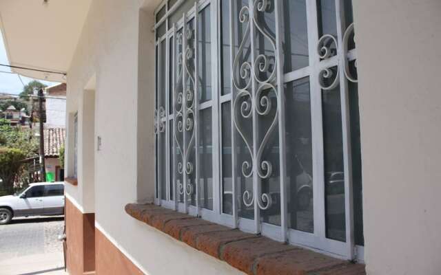 Casa Karina - Emiliano Zapata by MDR