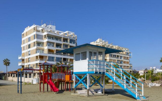 Mackenzie Castella Beachfront Suite