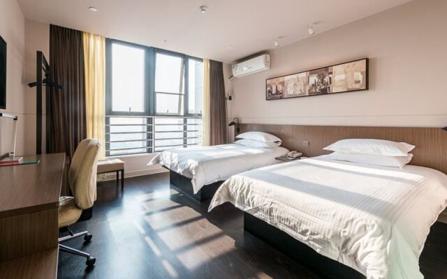 Jinshang Light Residence Hotel (Nanjing Jiangning Dongqi Road)