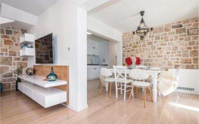 Four-Bedroom Holiday Home in Milna