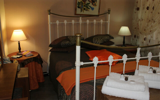 Tshimologo Farm Guest House