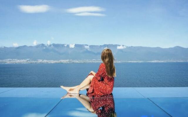 Zhenmei Holiday Hostel (Dali Erhai Cliff Lake View)