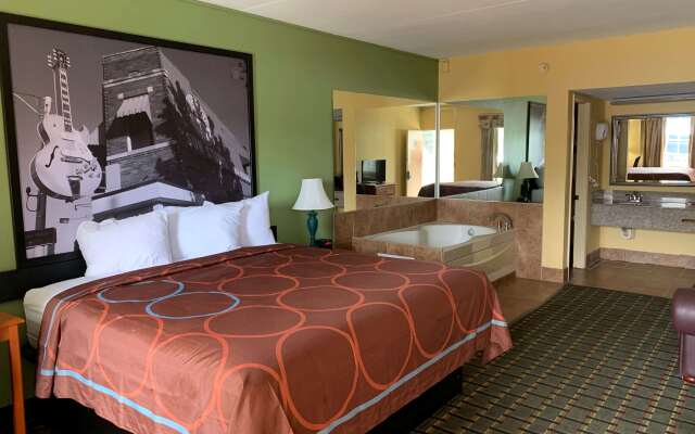 Super 8 by Wyndham Nashville Near Downtown / I-40
