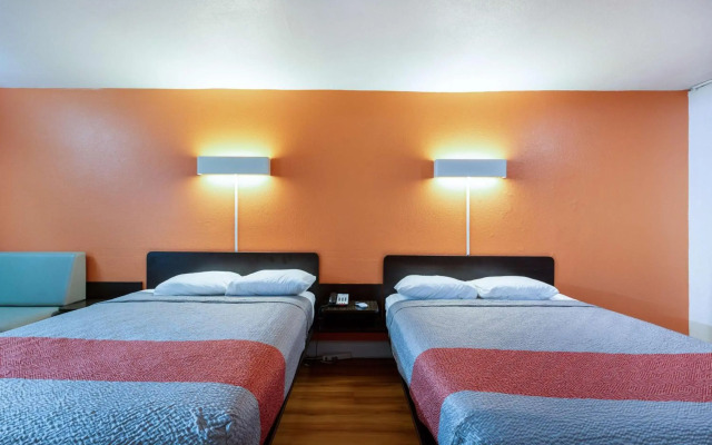 Motel 6 Houston, TX - East
