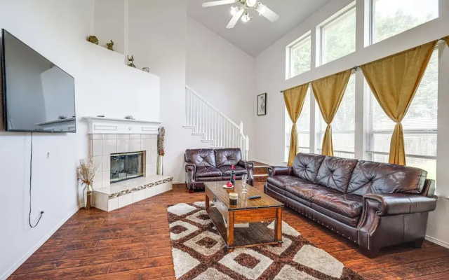 3 Mi to Dfw: Pet-friendly Euless Home
