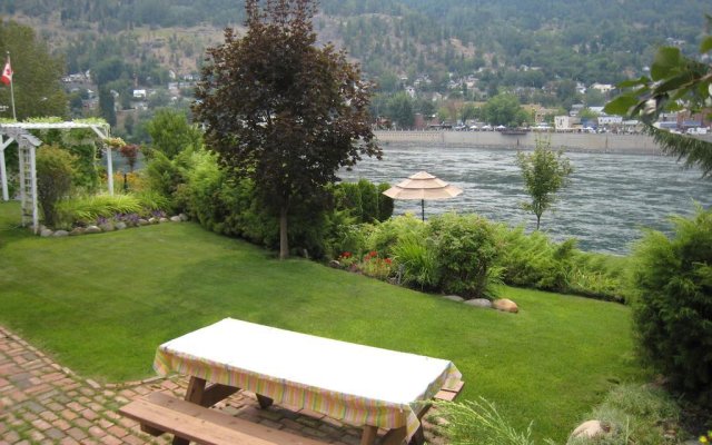 Rivers Edge Bed And Breakfast