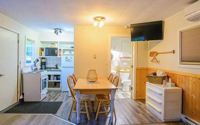 Barefoot Villas Room 1 Redwood